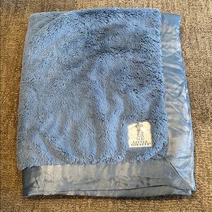 Little giraffe baby blanket in blue.